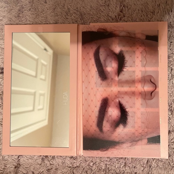 HUDA BEAUTY nude eyeshadow palette - Picture 7 of 7